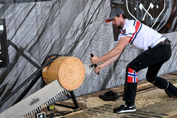 Den norske TIMBERSPORTS®-atleten Bart Gevers satte en Intermediate-verdensrekord i grenen Single Buck og en bronsmedalje i den første delkonkurransen av Nordic Cup 2023.
